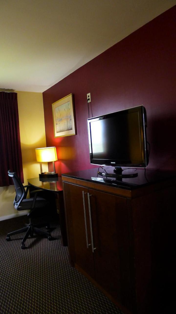Relax Inn Watertown Exterior foto